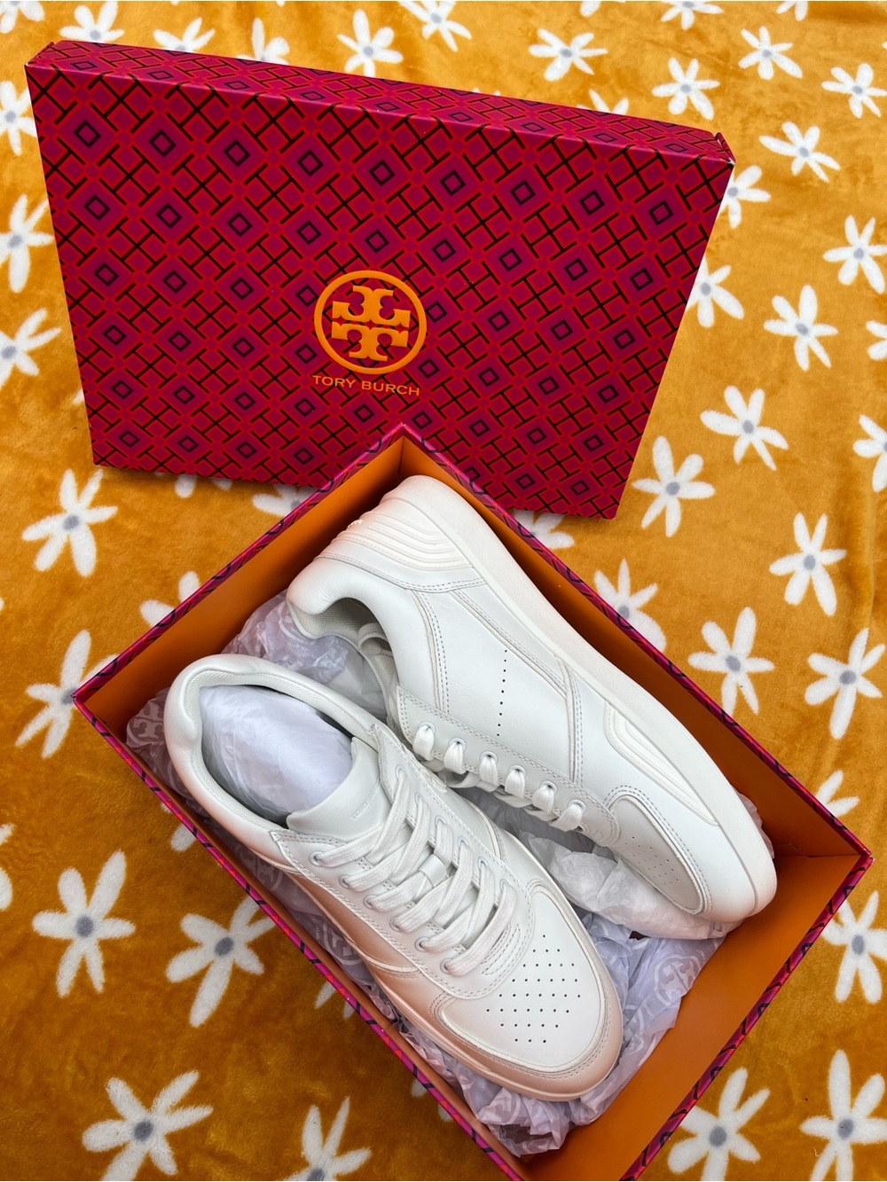 NEW NIB Tory Burch Clover Court Sneaker in Titanium White Size 10 Nappa Leather - Picture 1 of 16